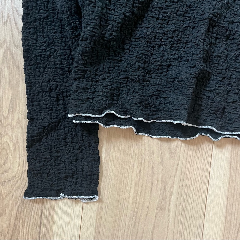 Textured mock neck top - Picture 3 of 4